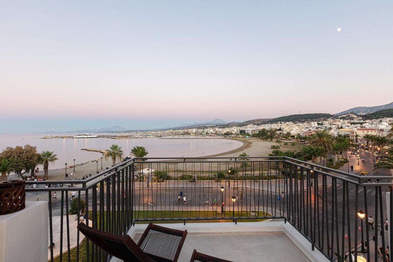 V77 Seafront Suites 罗希姆诺 外观 照片