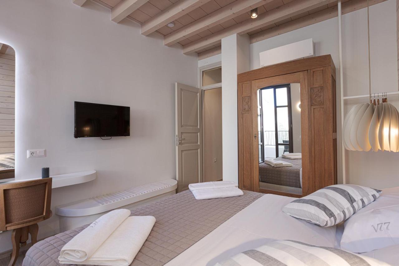 V77 Seafront Suites 罗希姆诺 外观 照片