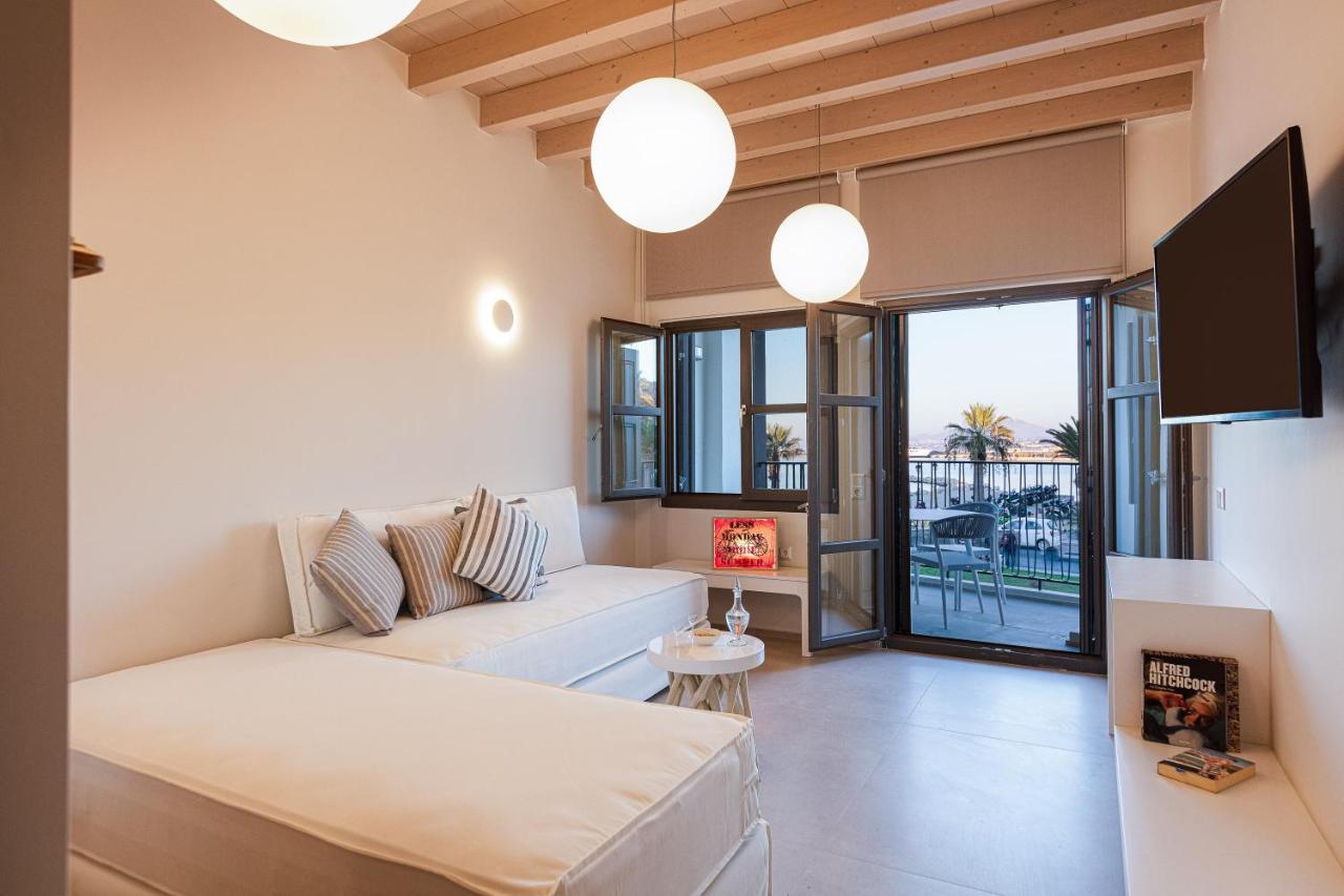 V77 Seafront Suites 罗希姆诺 外观 照片