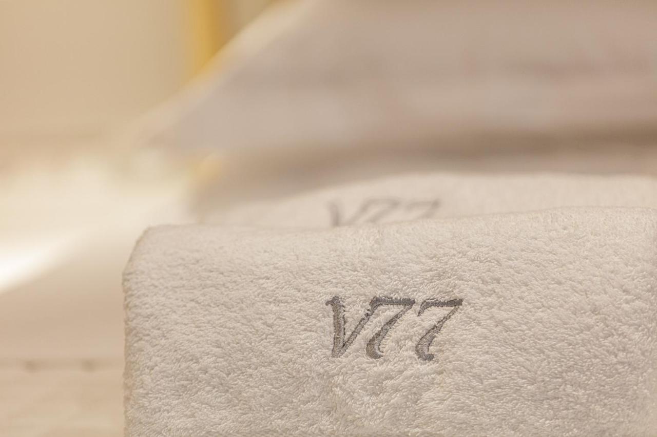 V77 Seafront Suites 罗希姆诺 外观 照片