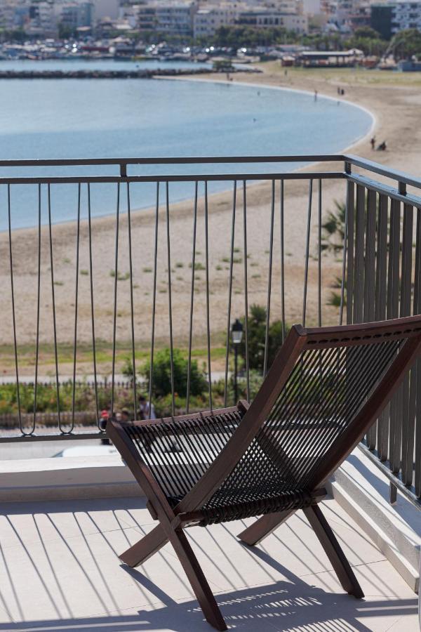 V77 Seafront Suites 罗希姆诺 外观 照片